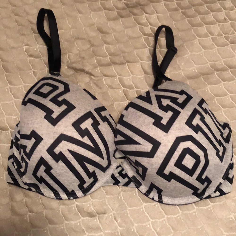 PINK where everywhere T-shirt lightly lined bra size 32DD